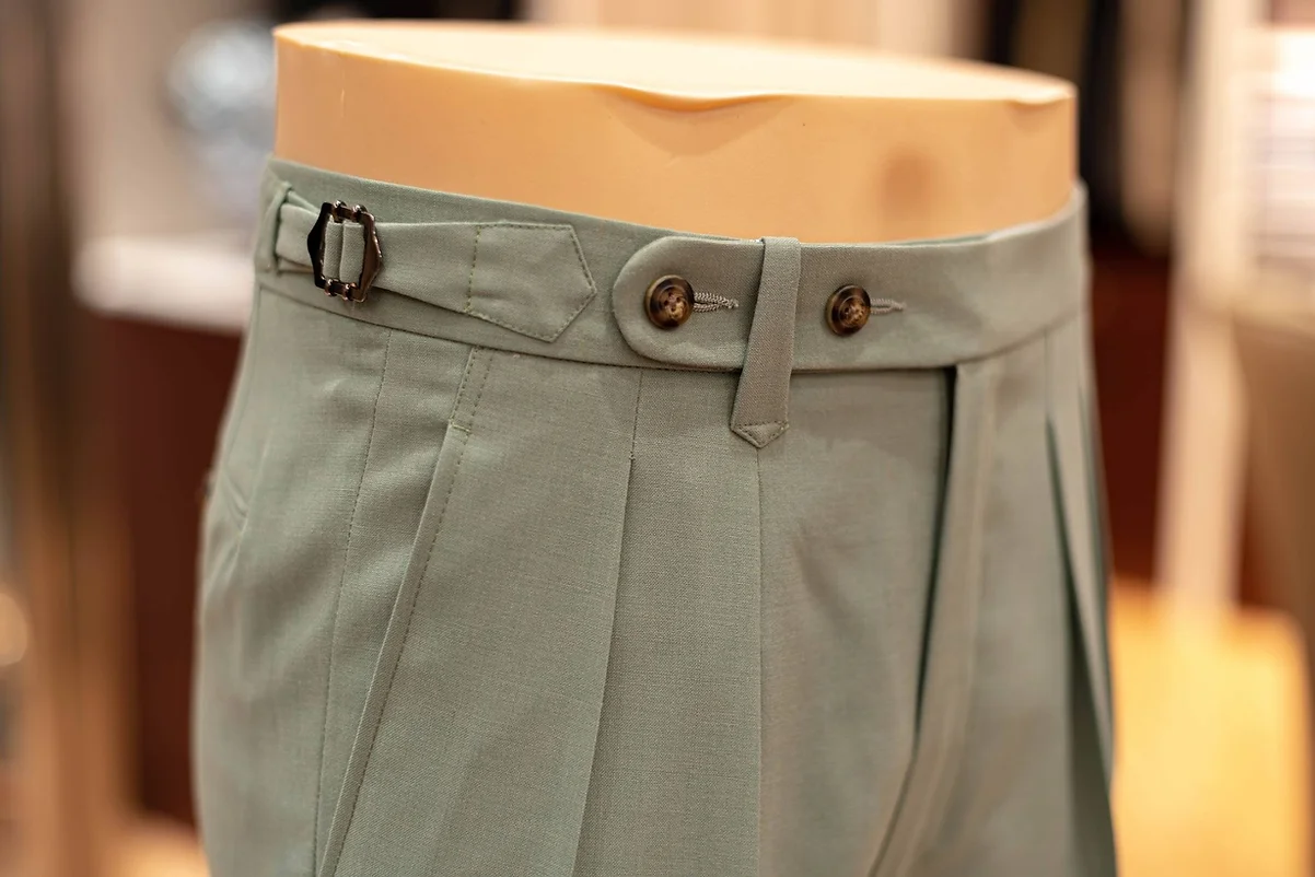 Belt Loops vs Side Adjusters
