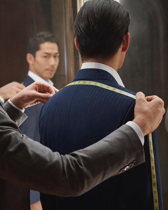 What are the steps for men's suit customization